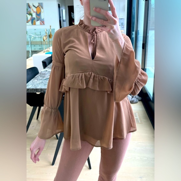 Maternity ruffle top with bell sleeves - Picture 4 of 6